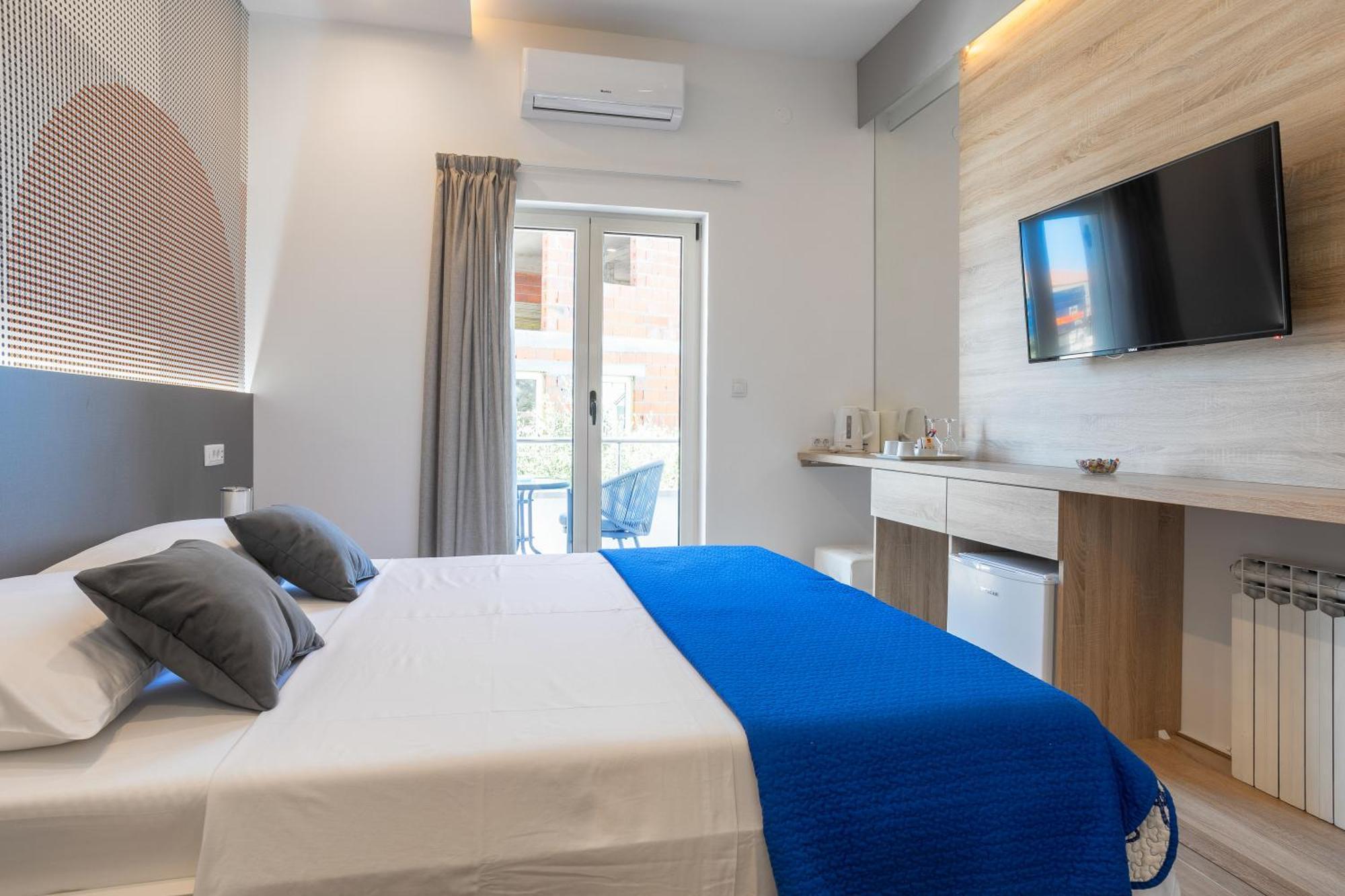Apartmani Jakic 2 ฮวาร์ ภายนอก รูปภาพ