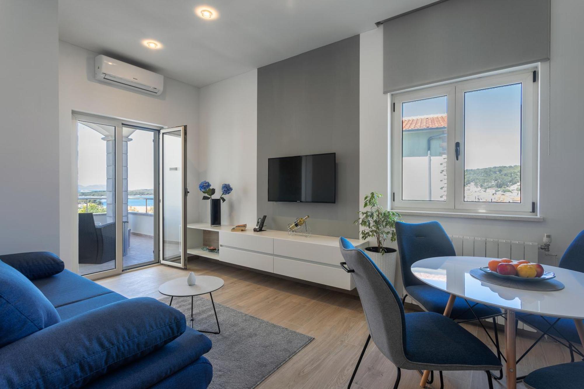 Apartmani Jakic 2 ฮวาร์ ภายนอก รูปภาพ