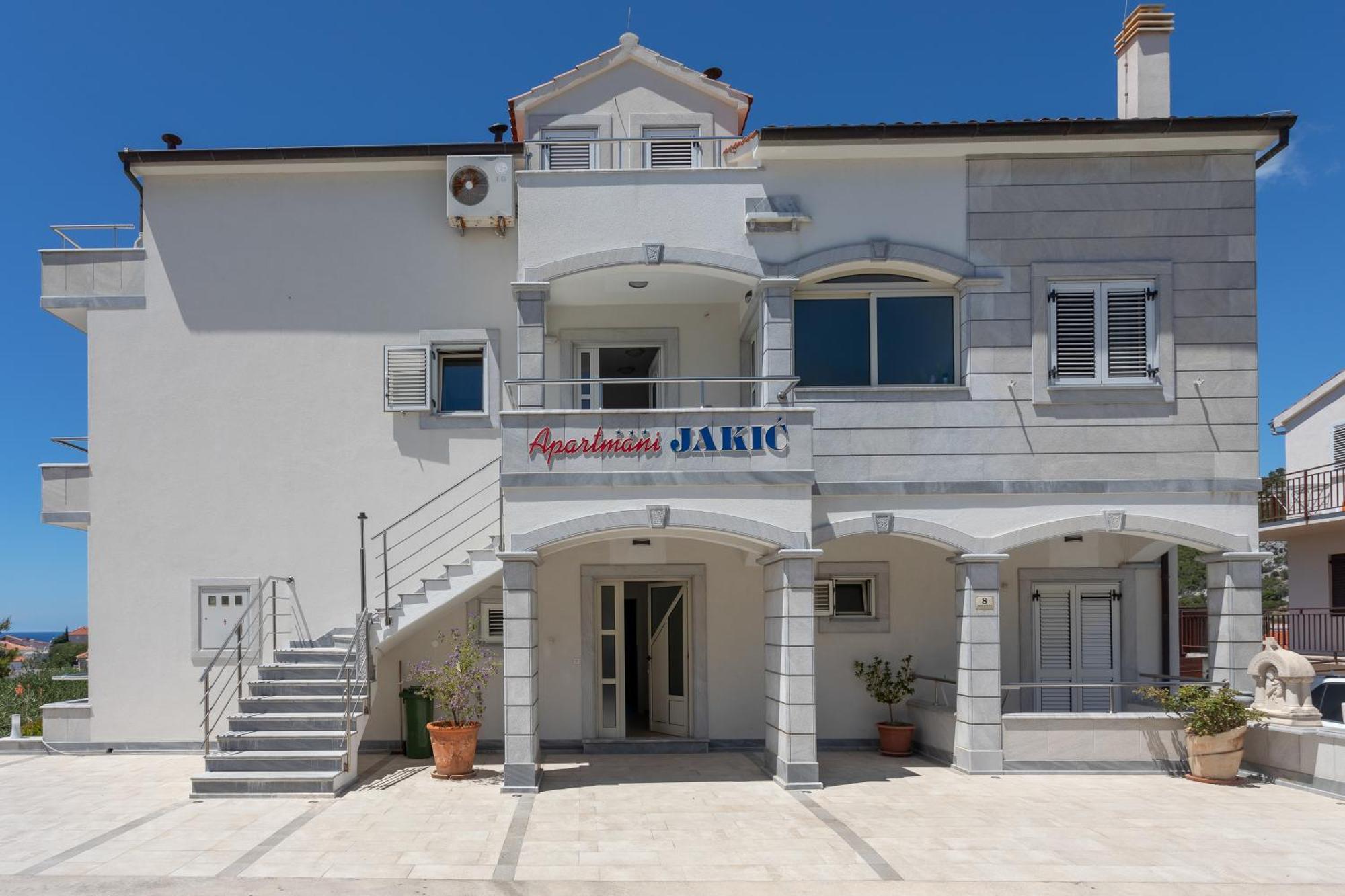 Apartmani Jakic 2 ฮวาร์ ภายนอก รูปภาพ