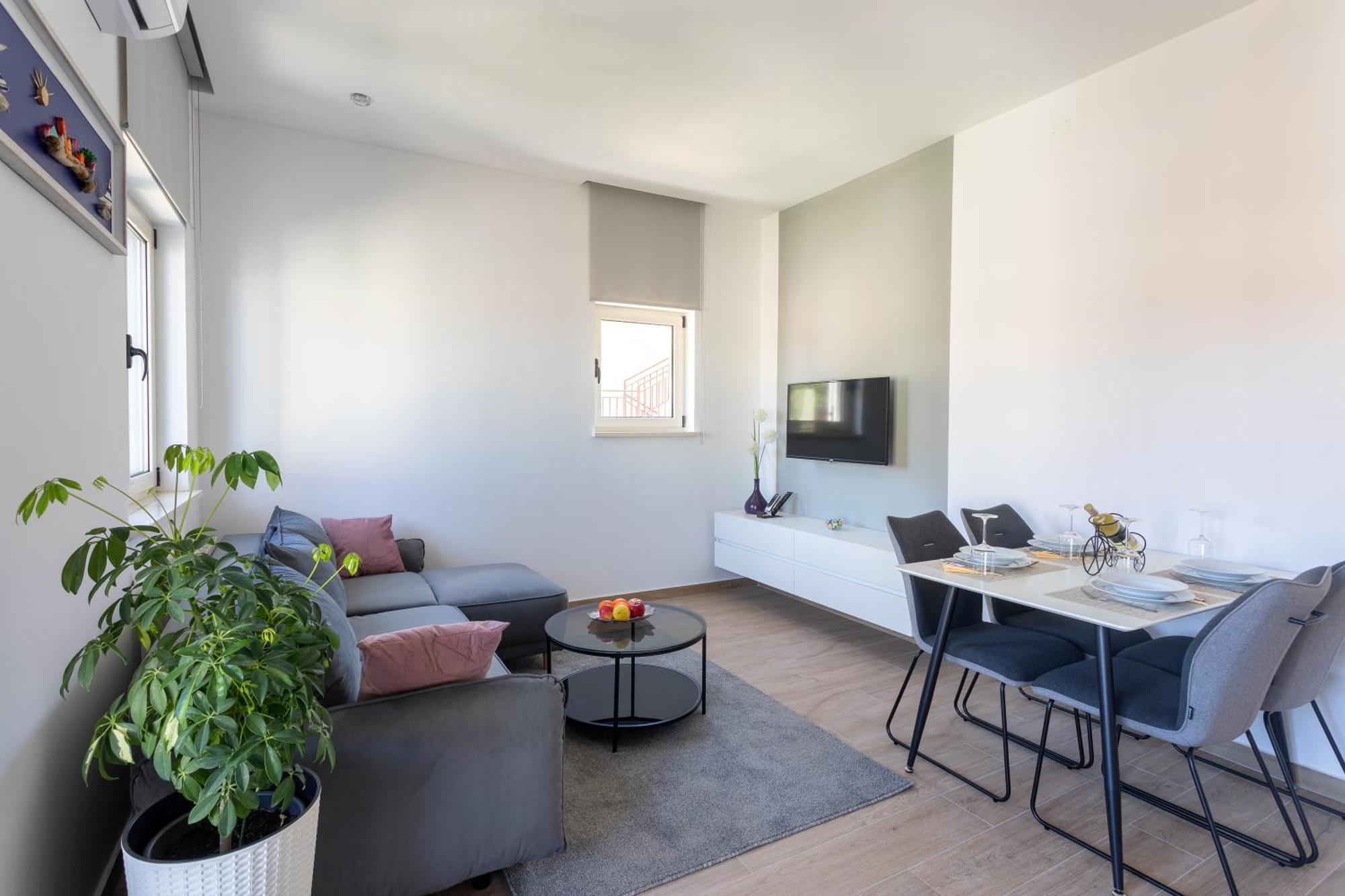 Apartmani Jakic 2 ฮวาร์ ภายนอก รูปภาพ