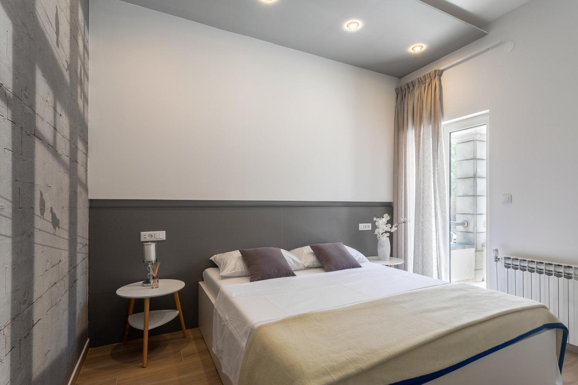 Apartmani Jakic 2 ฮวาร์ ภายนอก รูปภาพ
