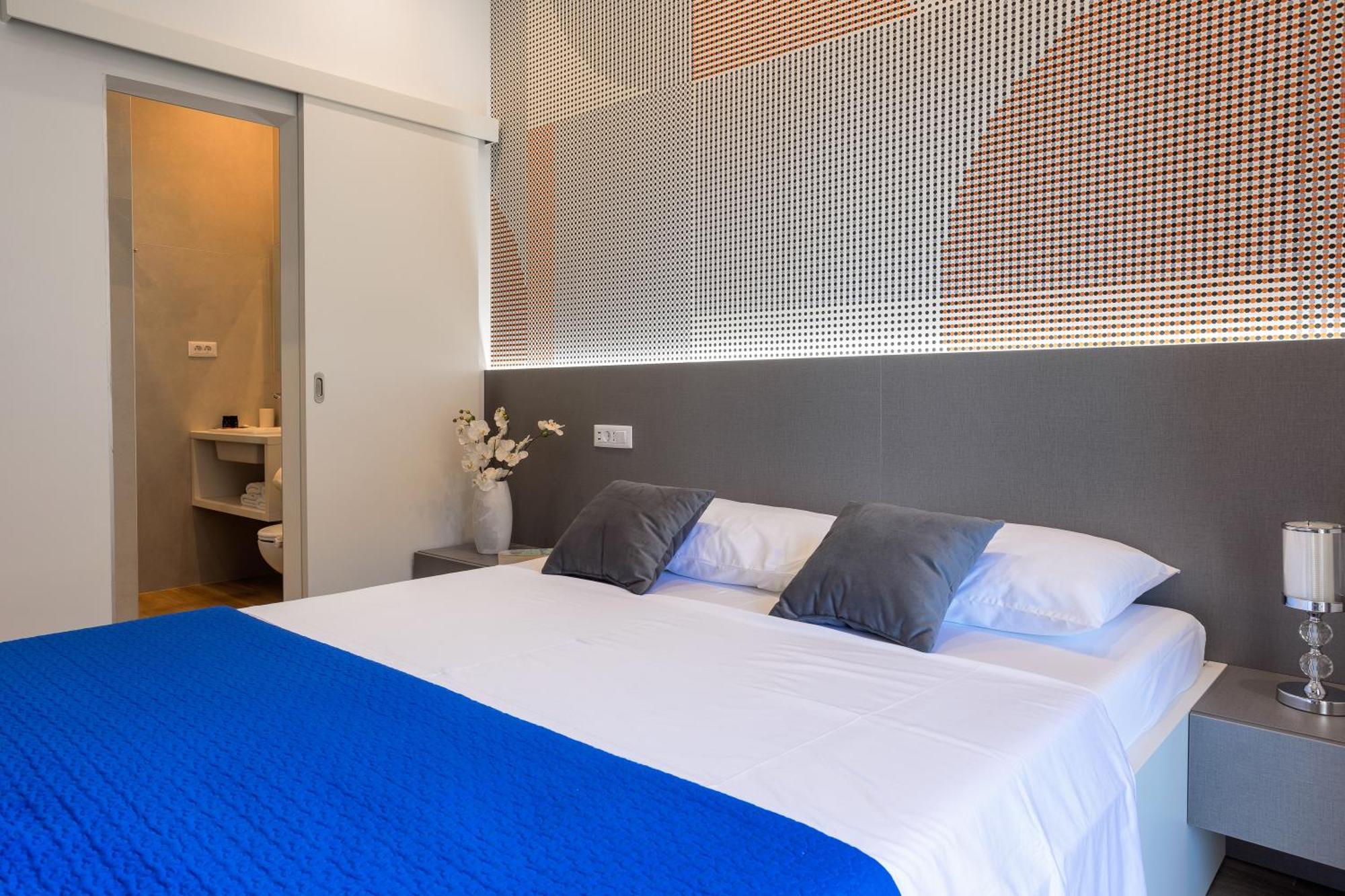Apartmani Jakic 2 ฮวาร์ ภายนอก รูปภาพ